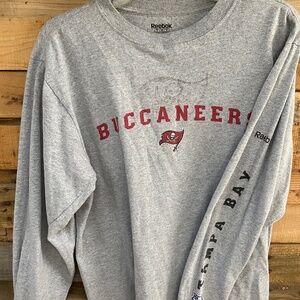 Rebook Tampa bay buccaneers shirt